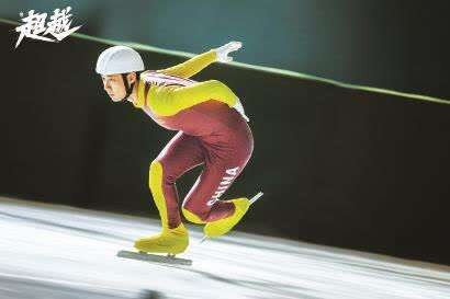 弗洛伦蒂诺打破惯例，为每位皇马球员额外发放25万欧奖金